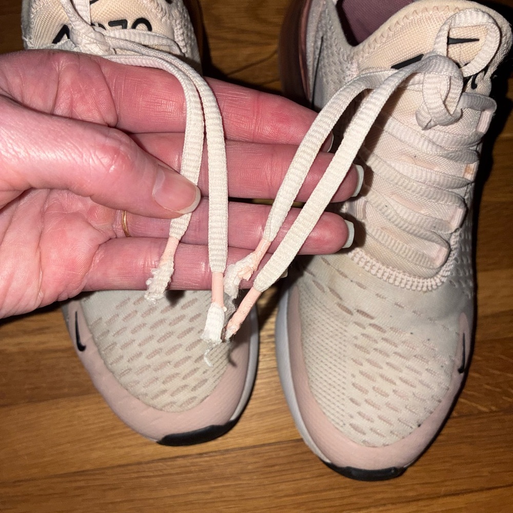 Nike Women’s Air Max 270 - Light Pink and White - Picture 4 of 4